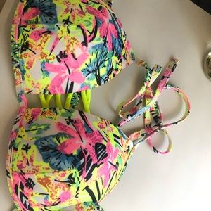 NWT bikini top